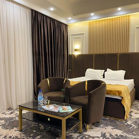 Jasmine Hotel Taraz Bagian luar foto