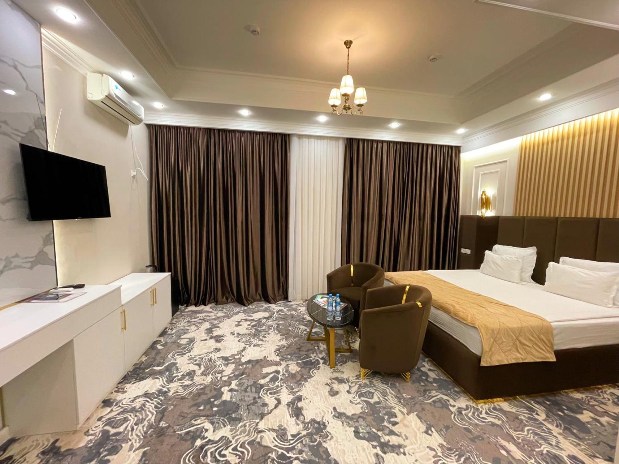 Jasmine Hotel Taraz Bagian luar foto