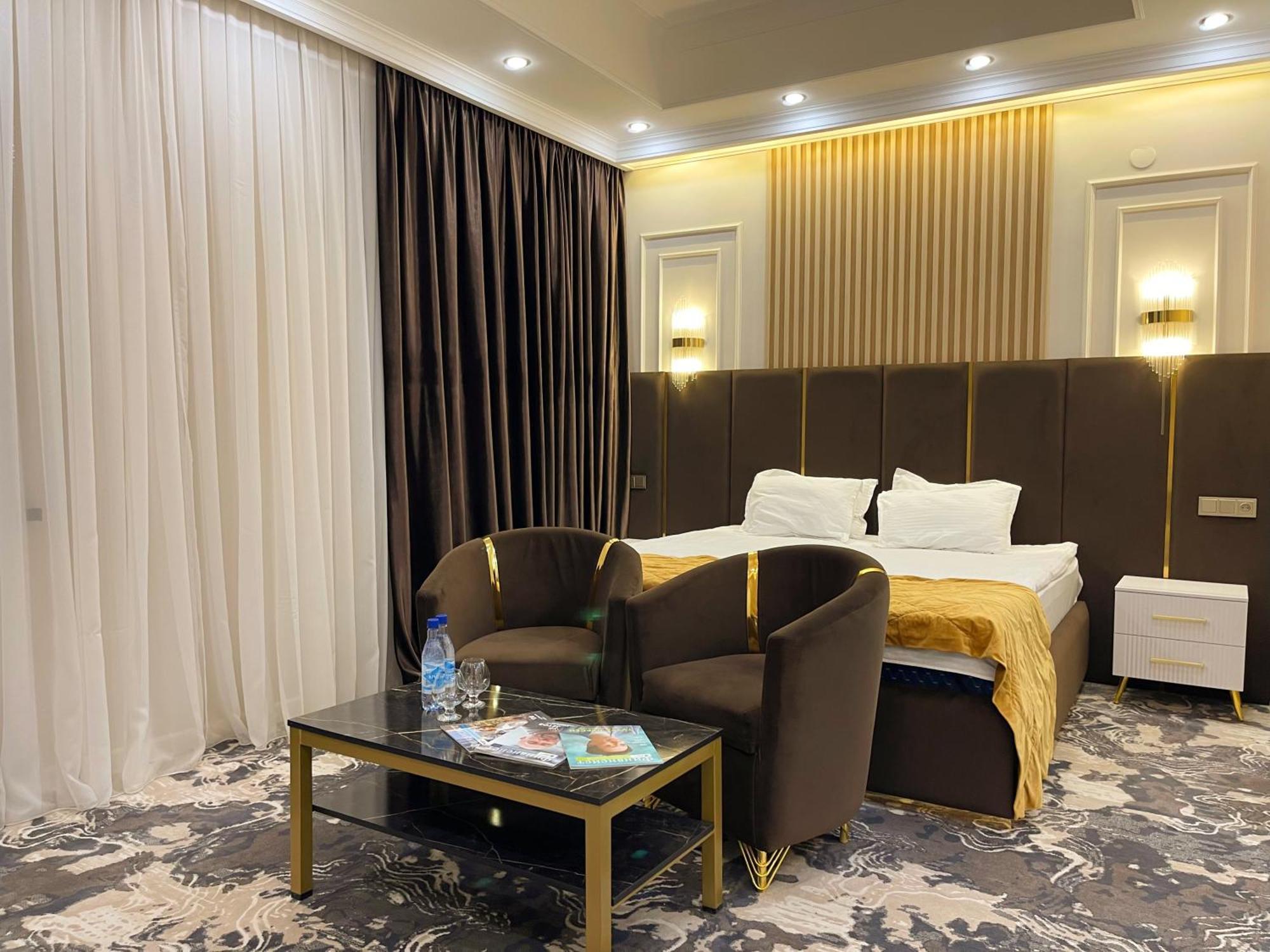 Jasmine Hotel Taraz Bagian luar foto
