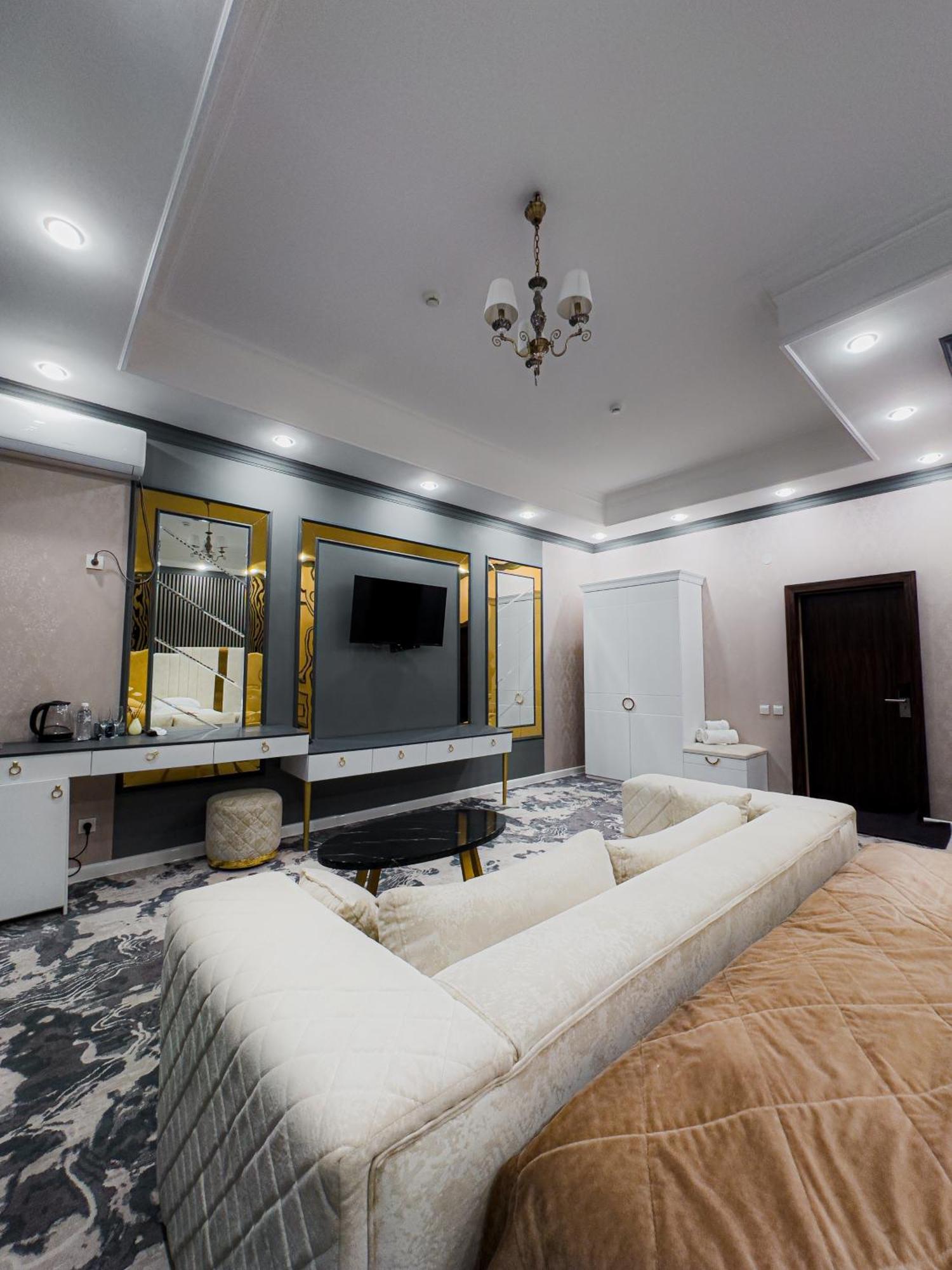Jasmine Hotel Taraz Bagian luar foto
