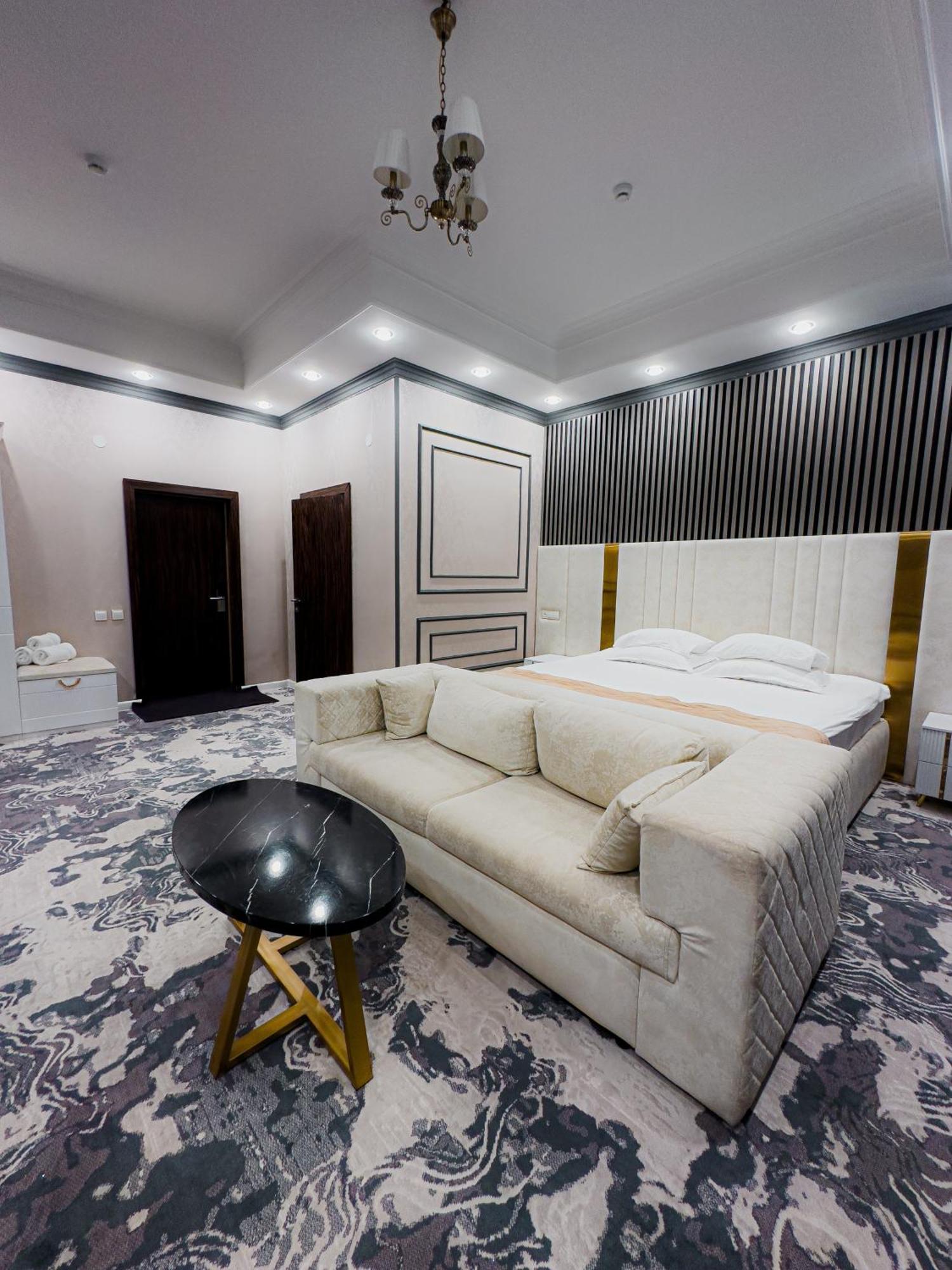 Jasmine Hotel Taraz Bagian luar foto